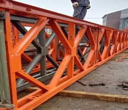贝雷钢桥的施工过程是怎样的？